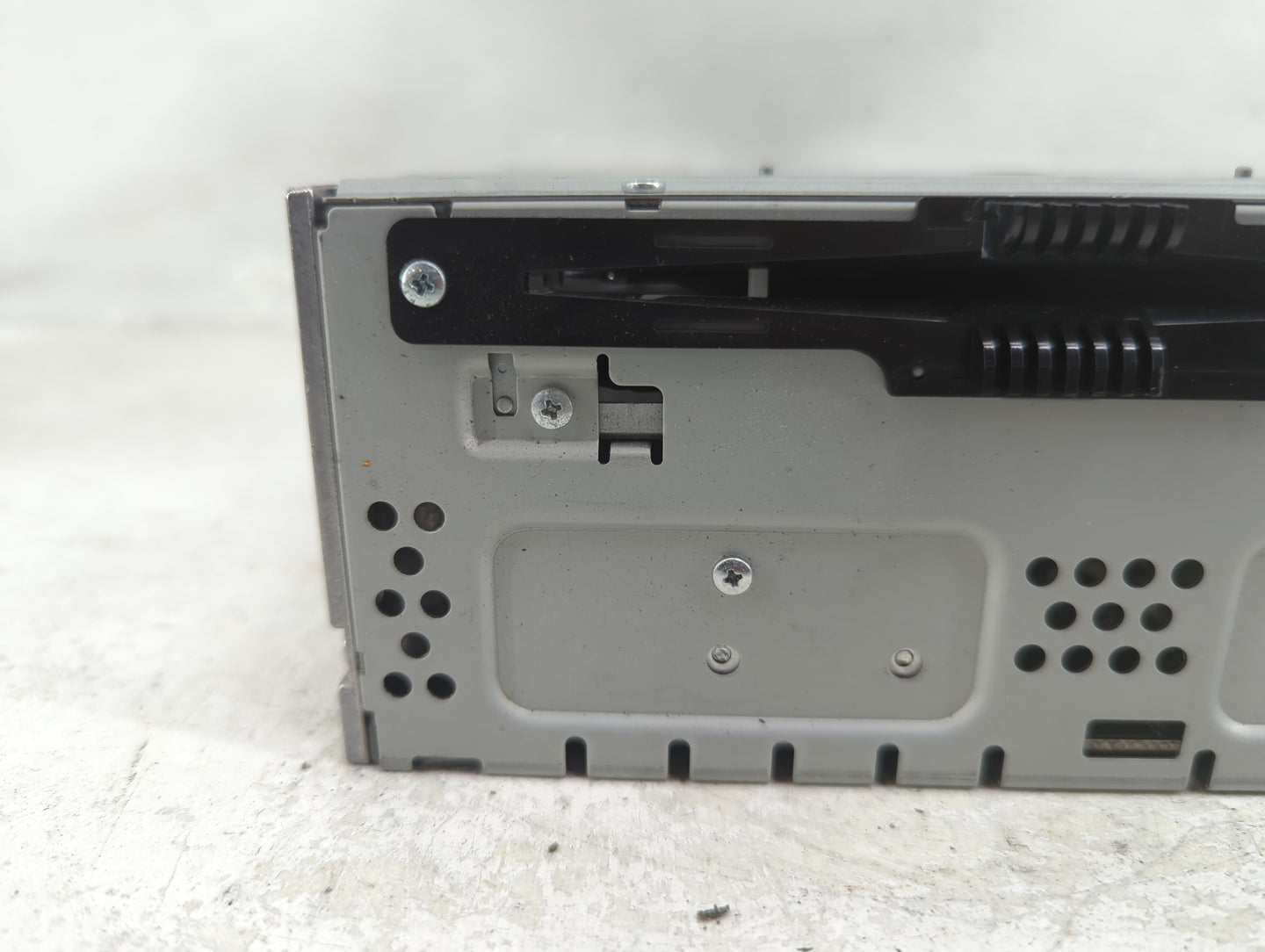 2013-2015 Ford Taurus Radio AM FM Cd Player Receiver Replacement P/N:DG1T-19C107-FC Fits Fits 2013 2014 2015 OEM Used Auto P