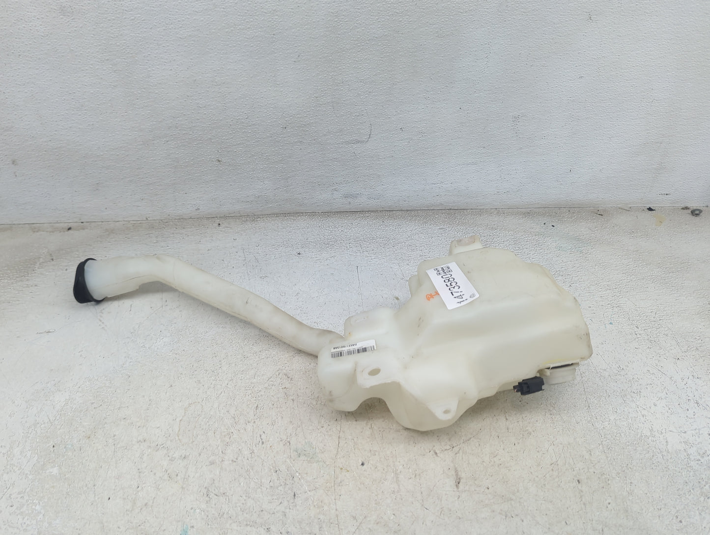 2013-2019 Ford Taurus Windshield Washer Fluid Reservoir Bottle Oem 1473580 - Oemusedautoparts1.com