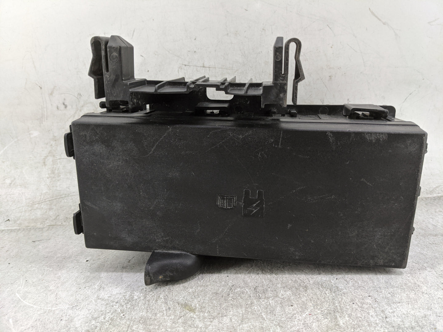 2013-2016 Ford Taurus Fusebox Fuse Box Panel Relay Module P/N:DG1T-14A003-BA 8T2T-14B192-AA Fits Fits 2013 2014 2015 2016 OE