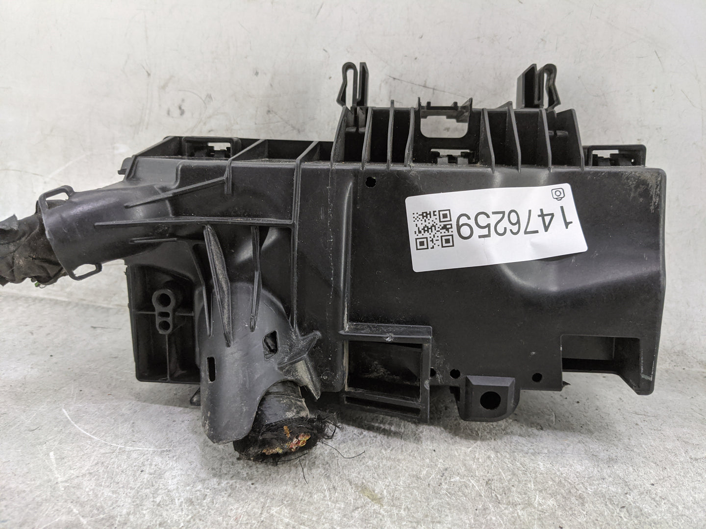2013-2016 Ford Taurus Fusebox Fuse Box Panel Relay Module P/N:DG1T-14A003-BA 8T2T-14B192-AA Fits Fits 2013 2014 2015 2016 OE