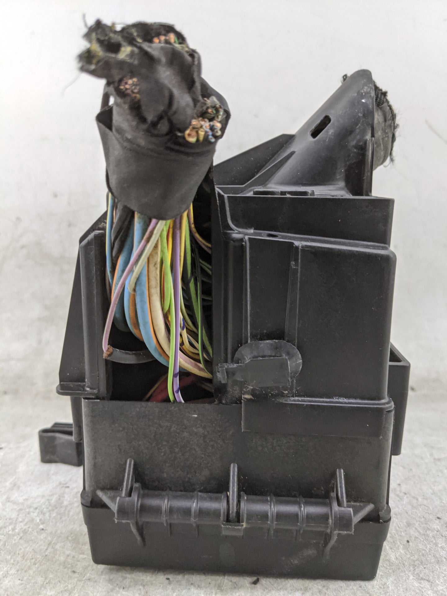 2013-2016 Ford Taurus Fusebox Fuse Box Panel Relay Module P/N:DG1T-14A003-BA 8T2T-14B192-AA Fits Fits 2013 2014 2015 2016 OE