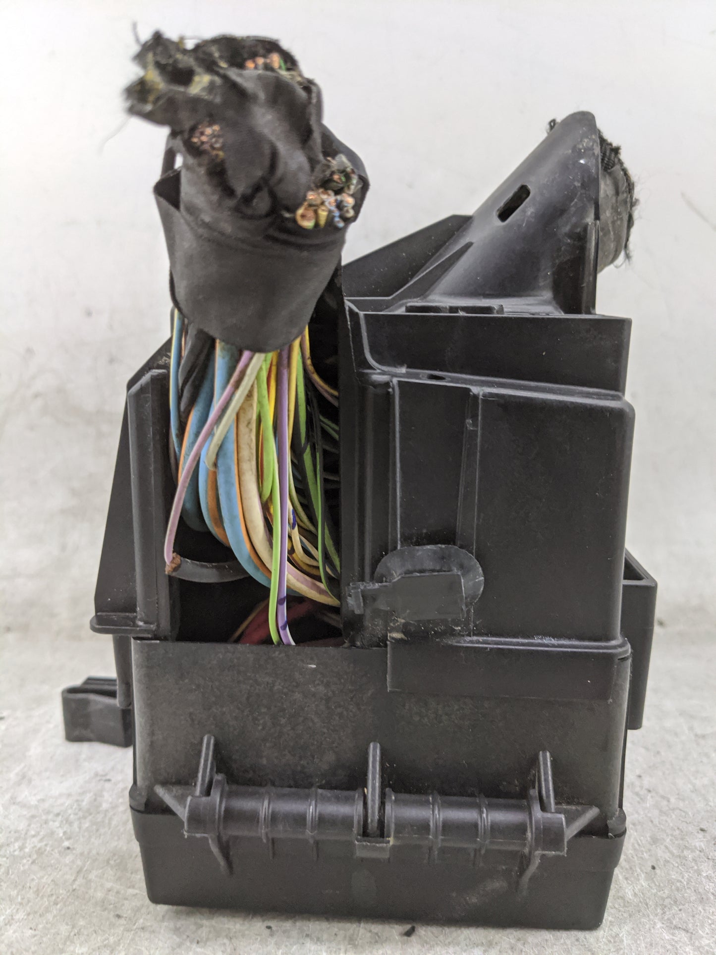 2013-2016 Ford Taurus Fusebox Fuse Box Panel Relay Module P/N:DG1T-14A003-BA 8T2T-14B192-AA Fits Fits 2013 2014 2015 2016 OE