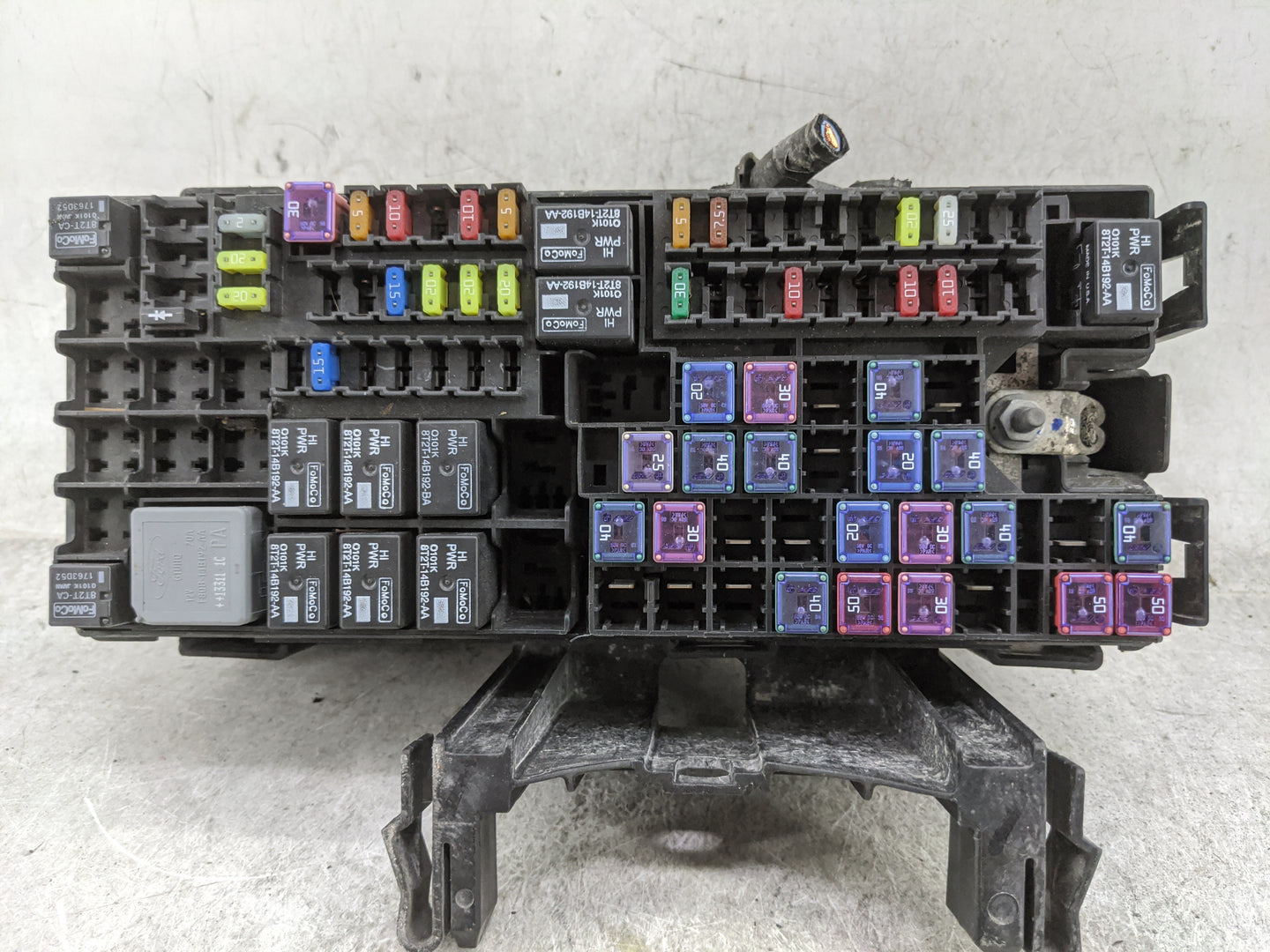 2013-2016 Ford Taurus Fusebox Fuse Box Panel Relay Module P/N:DG1T-14A003-BA 8T2T-14B192-AA Fits Fits 2013 2014 2015 2016 OE