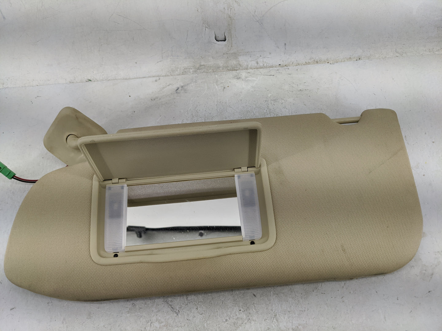 2013-2019 Ford Taurus Sun Visor Shade Replacement Driver Left Mirror Fits Fits 2013 2014 2015 2016 2017 2018 2019 OEM Used A