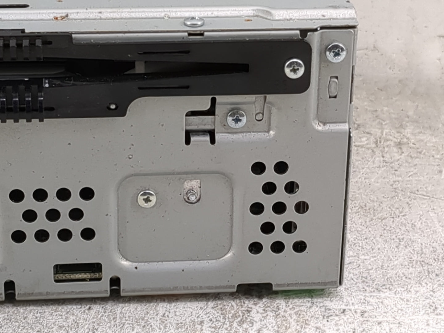 2013-2015 Ford Taurus Radio AM FM Cd Player Receiver Replacement P/N:DG1T-19C107-HD Fits Fits 2013 2014 2015 OEM Used Auto P