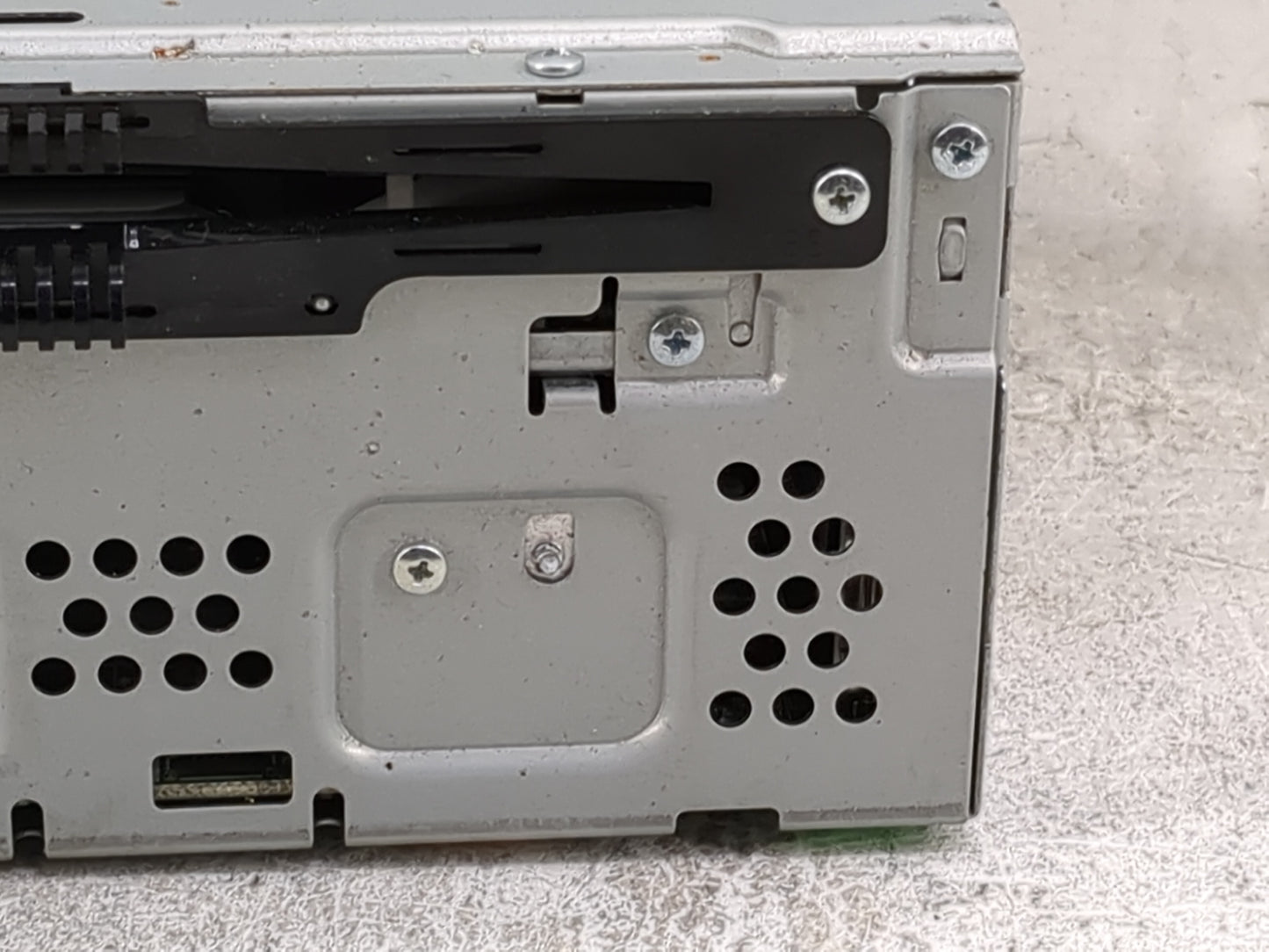 2013-2015 Ford Taurus Radio AM FM Cd Player Receiver Replacement P/N:DG1T-19C107-HD Fits Fits 2013 2014 2015 OEM Used Auto P