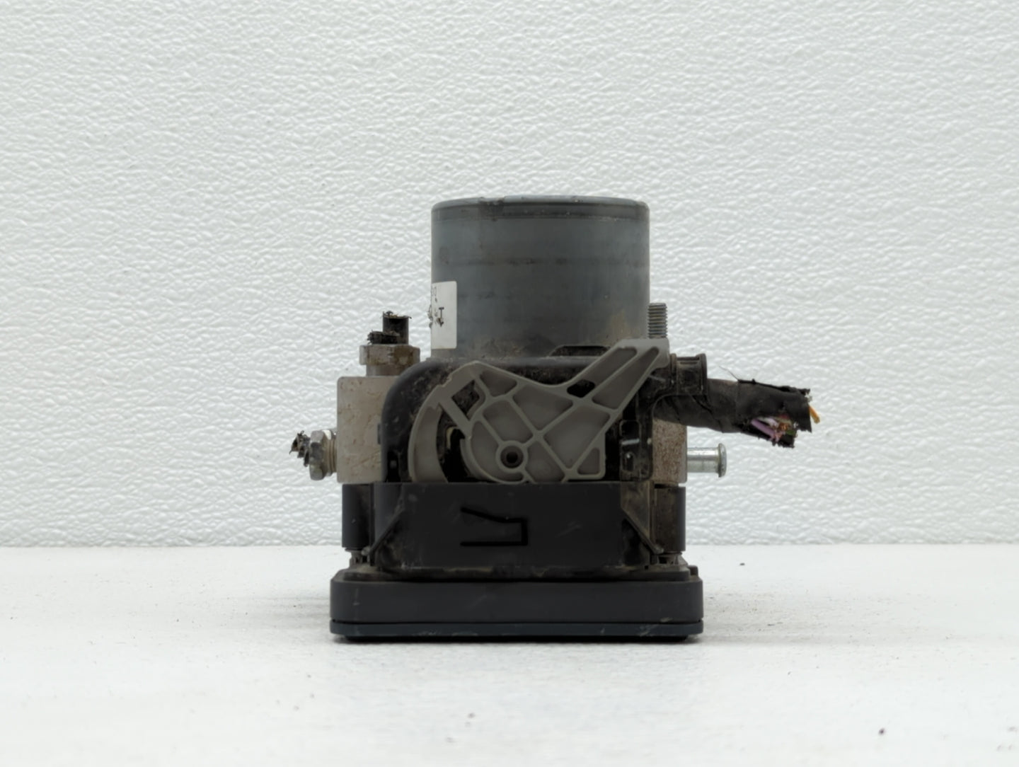 2014-2019 Ford Taurus ABS Pump Control Module Replacement P/N:FG13-2C405-A DG13-2C405-BA Fits Fits 2014 2015 2016 2017 2018 