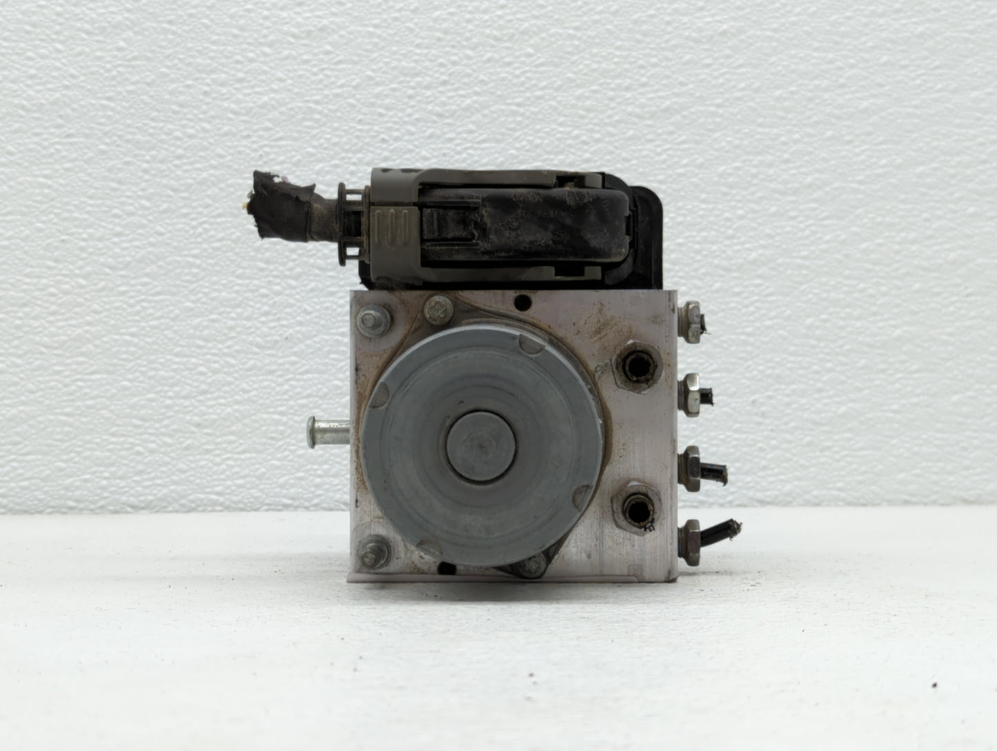 2014-2019 Ford Taurus ABS Pump Control Module Replacement P/N:FG13-2C405-A DG13-2C405-BA Fits Fits 2014 2015 2016 2017 2018 