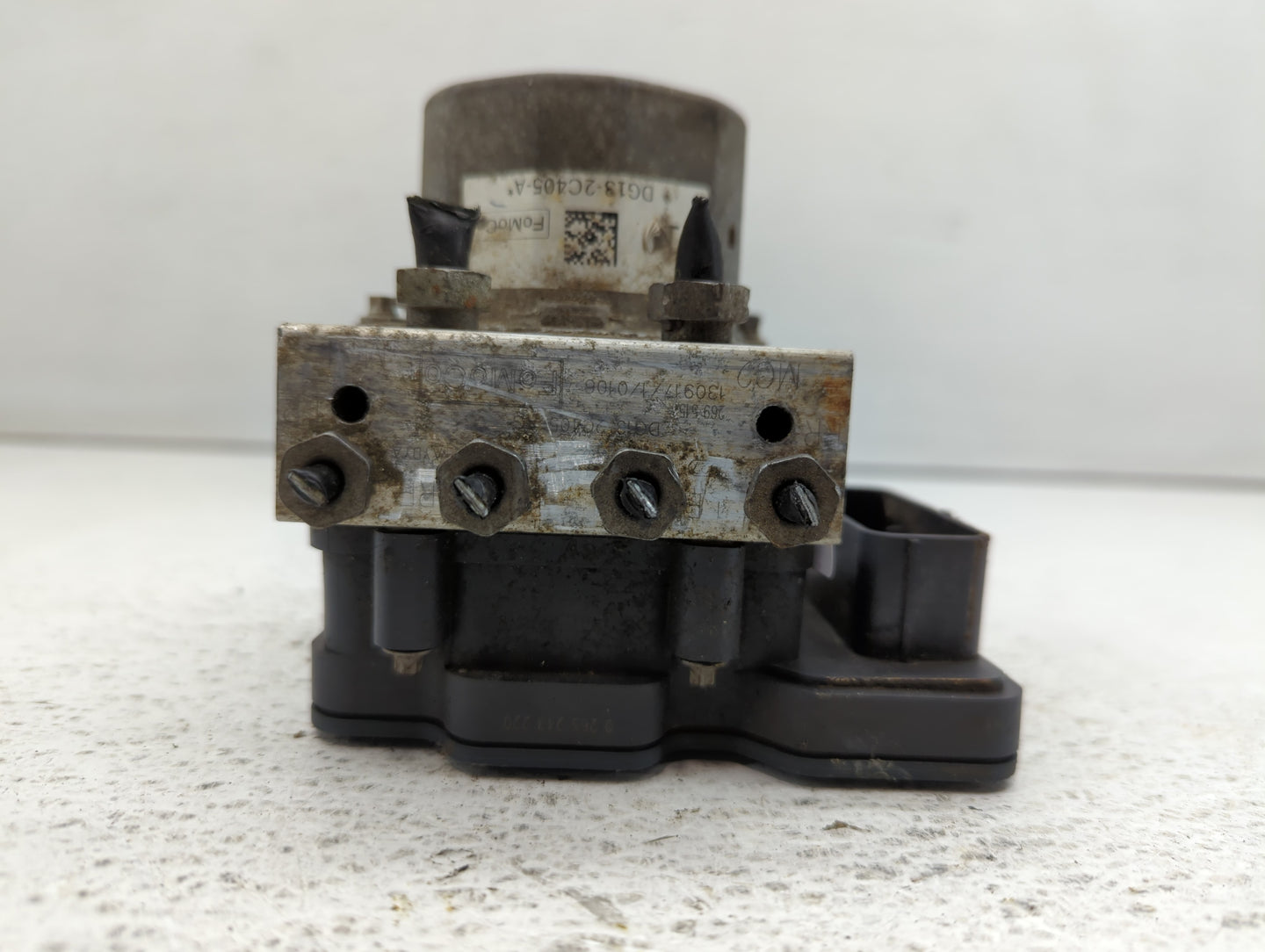 2014-2019 Ford Taurus ABS Pump Control Module Replacement P/N:DG13-2C405-AG DG13-2C405-BA Fits Fits 2014 2015 2016 2017 2018