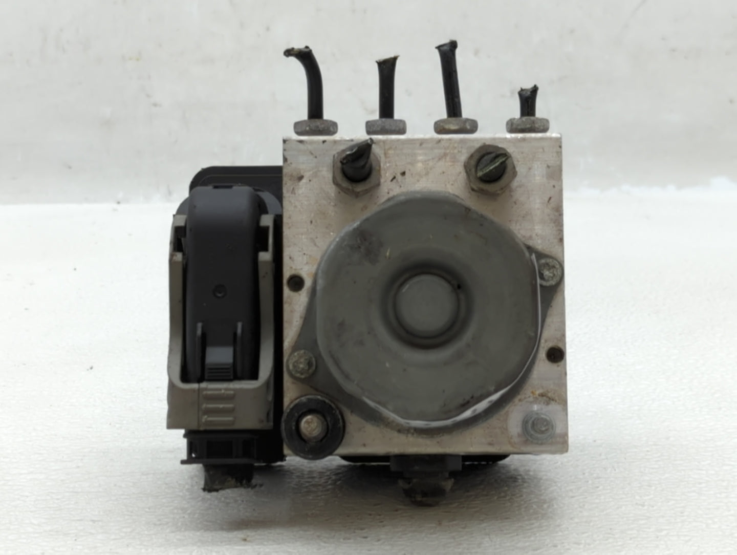 2014-2019 Ford Taurus ABS Pump Control Module Replacement P/N:DG13-2C405-A Fits Fits 2014 2015 2016 2017 2018 2019 OEM Used 