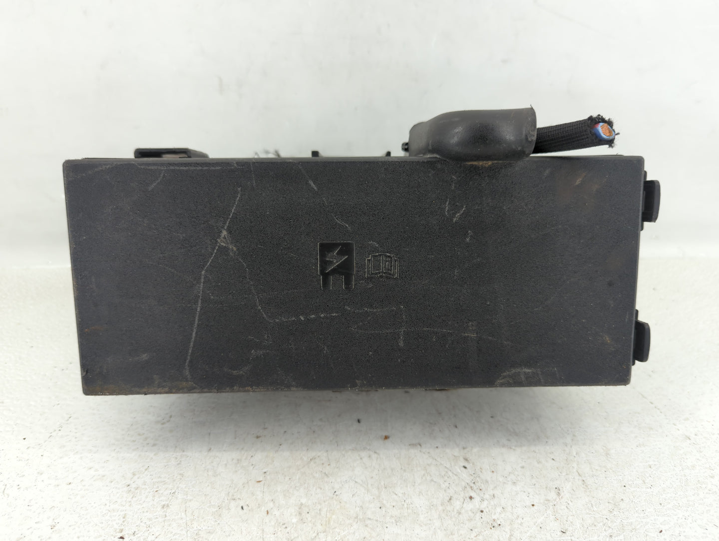 2013-2016 Ford Taurus Fusebox Fuse Box Panel Relay Module P/N:DG1T-14A003-BA Fits Fits 2013 2014 2015 2016 OEM Used Auto Par