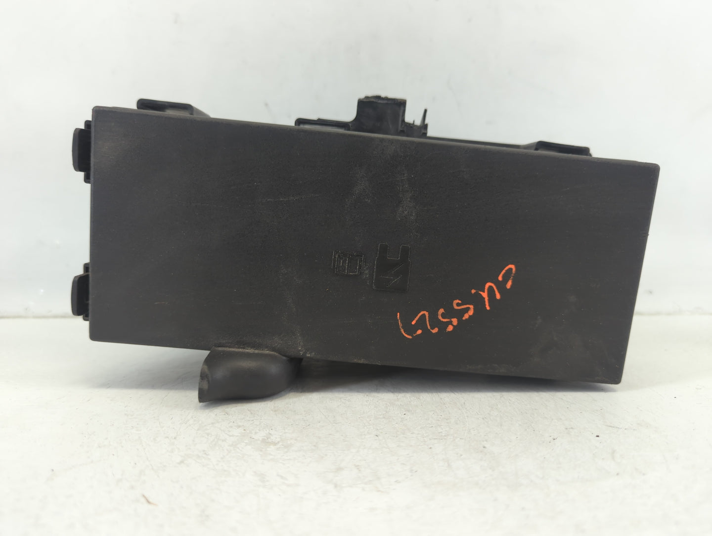 2013-2016 Ford Taurus Fusebox Fuse Box Panel Relay Module P/N:DG1T-14A003-BA Fits Fits 2013 2014 2015 2016 OEM Used Auto Par