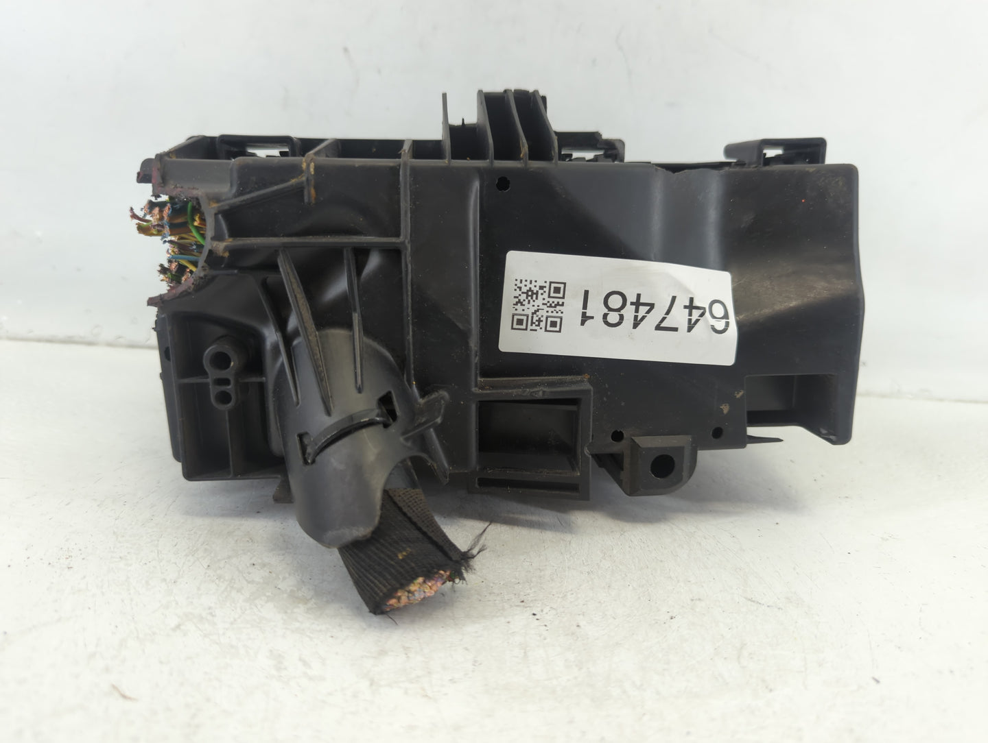 2013-2016 Ford Taurus Fusebox Fuse Box Panel Relay Module P/N:DG1T-14A003-BA Fits Fits 2013 2014 2015 2016 OEM Used Auto Par