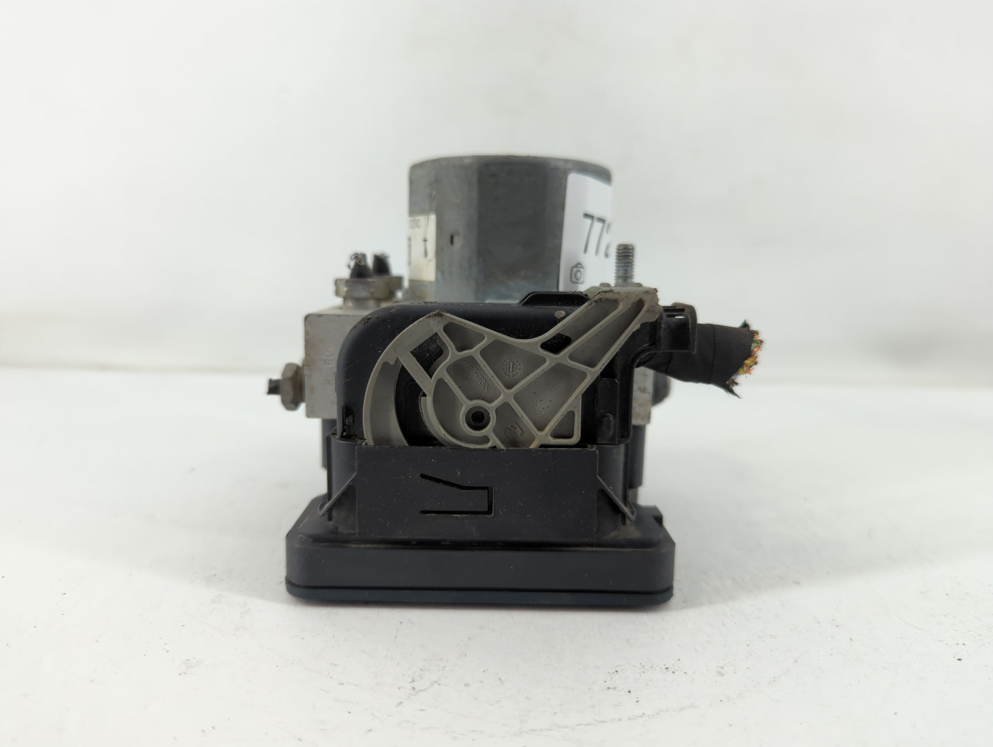 2013-2014 Ford Taurus ABS Pump Control Module Replacement P/N:DG13-2C405-AG Fits Fits 2013 2014 OEM Used Auto Parts - Oemuse