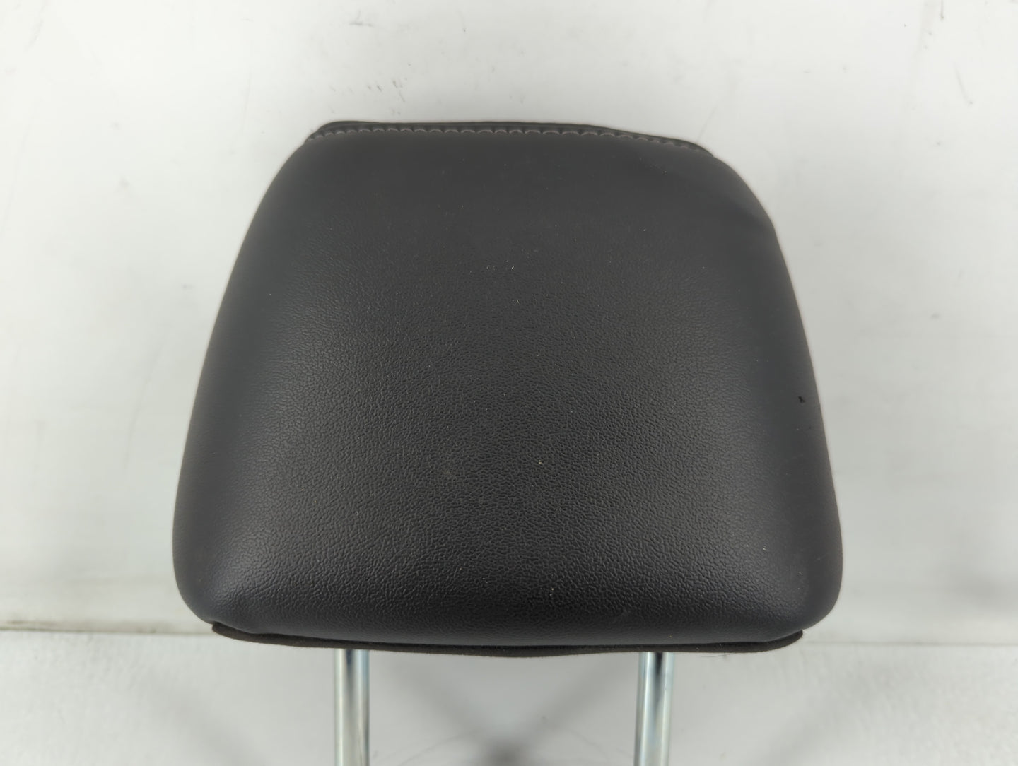 2014 Ford Taurus Headrest Head Rest Rear Center Seat Fits OEM Used Auto Parts - Oemusedautoparts1.com