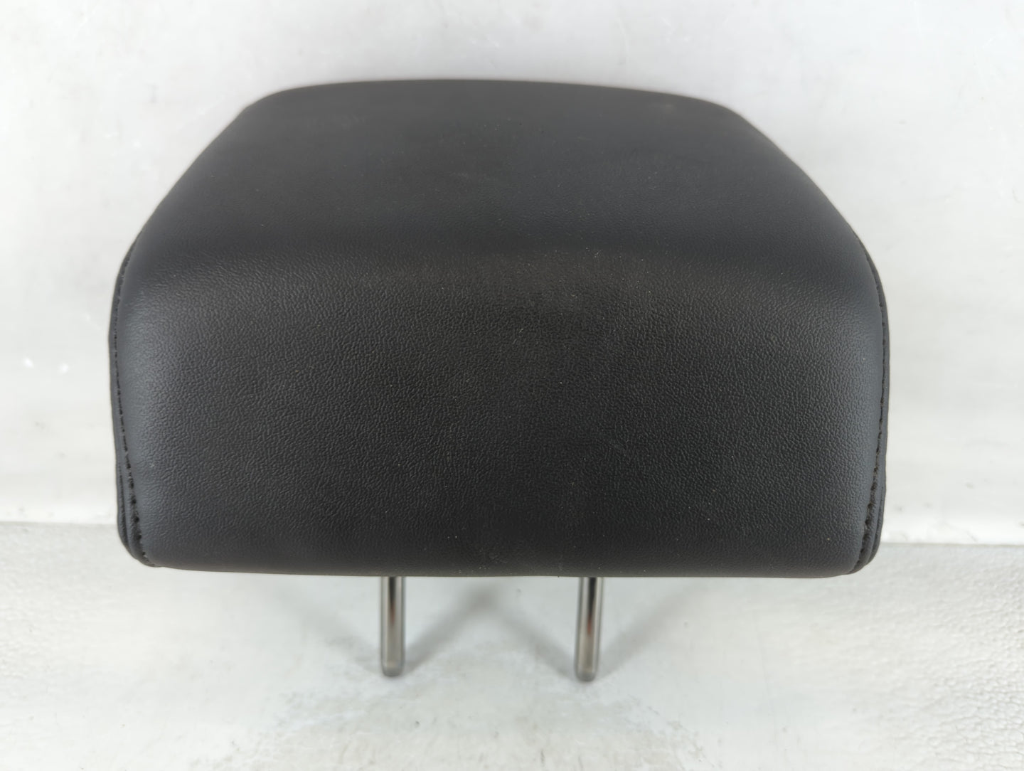 2013-2016 Ford Taurus Headrest Head Rest Rear Center Seat Fits Fits 2013 2014 2015 2016 OEM Used Auto Parts - Oemusedautopar