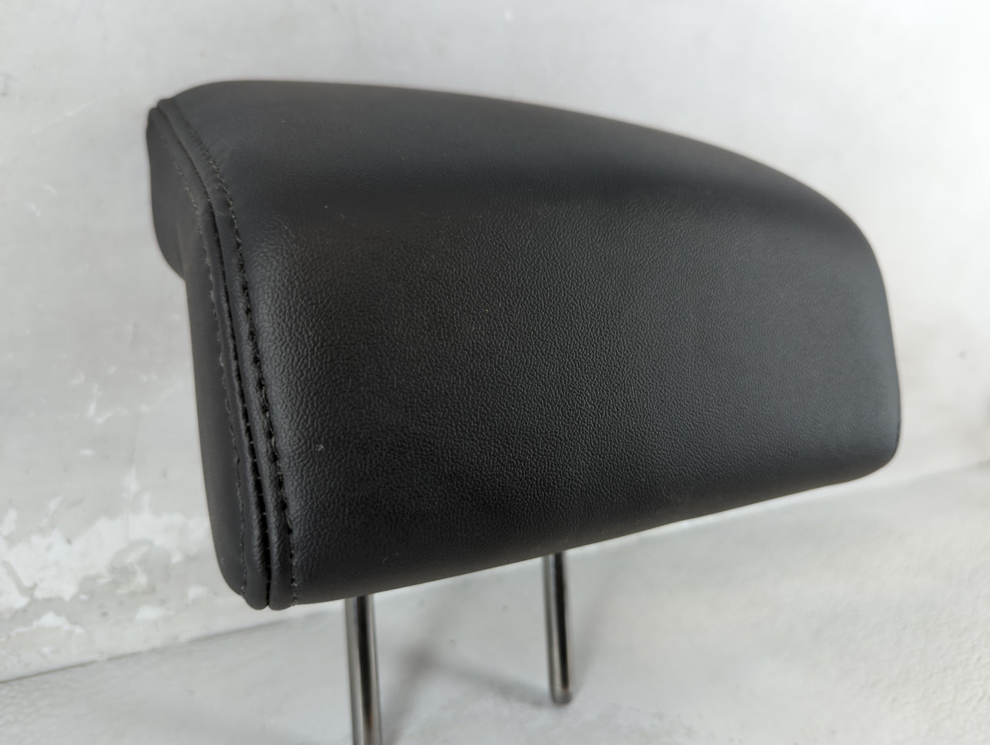 2013-2016 Ford Taurus Headrest Head Rest Rear Center Seat Fits Fits 2013 2014 2015 2016 OEM Used Auto Parts - Oemusedautopar