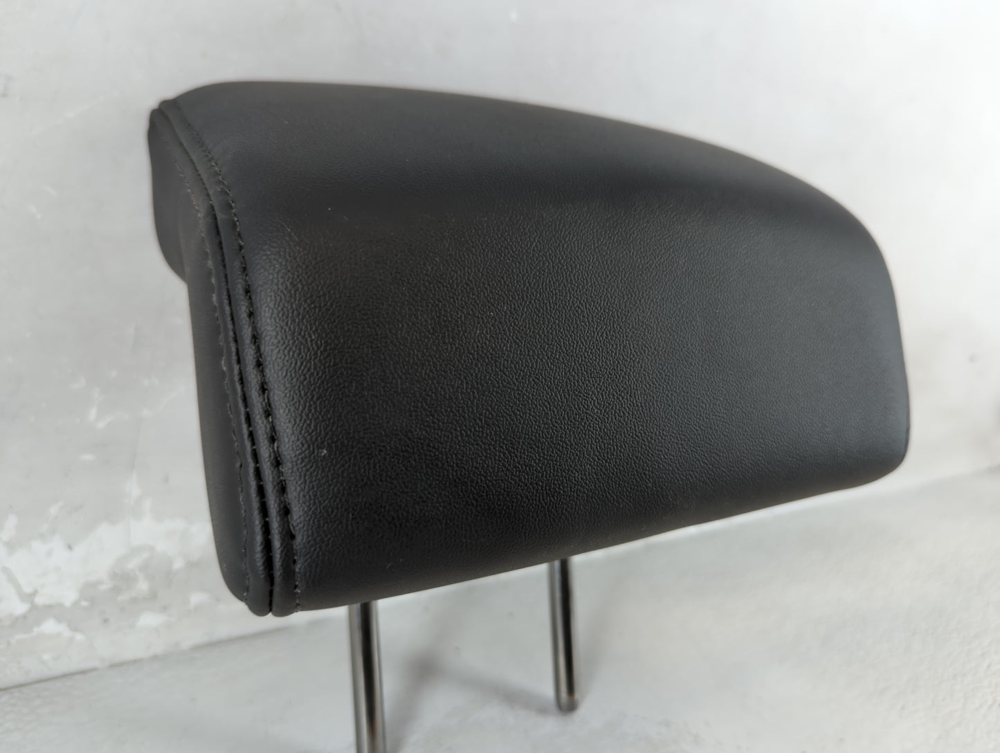 2013-2016 Ford Taurus Headrest Head Rest Rear Center Seat Fits Fits 2013 2014 2015 2016 OEM Used Auto Parts - Oemusedautopar