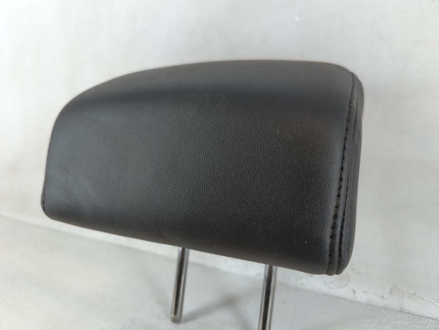 2013-2016 Ford Taurus Headrest Head Rest Rear Center Seat Fits Fits 2013 2014 2015 2016 OEM Used Auto Parts - Oemusedautopar