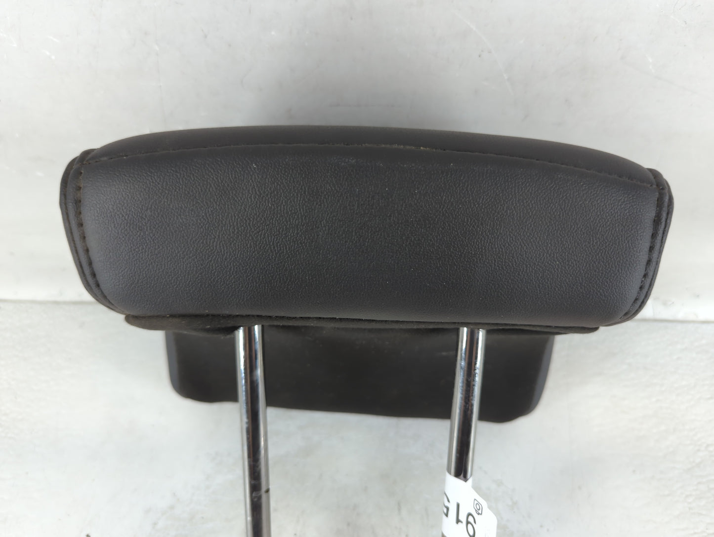 2013-2016 Ford Taurus Headrest Head Rest Rear Center Seat Fits Fits 2013 2014 2015 2016 OEM Used Auto Parts - Oemusedautopar