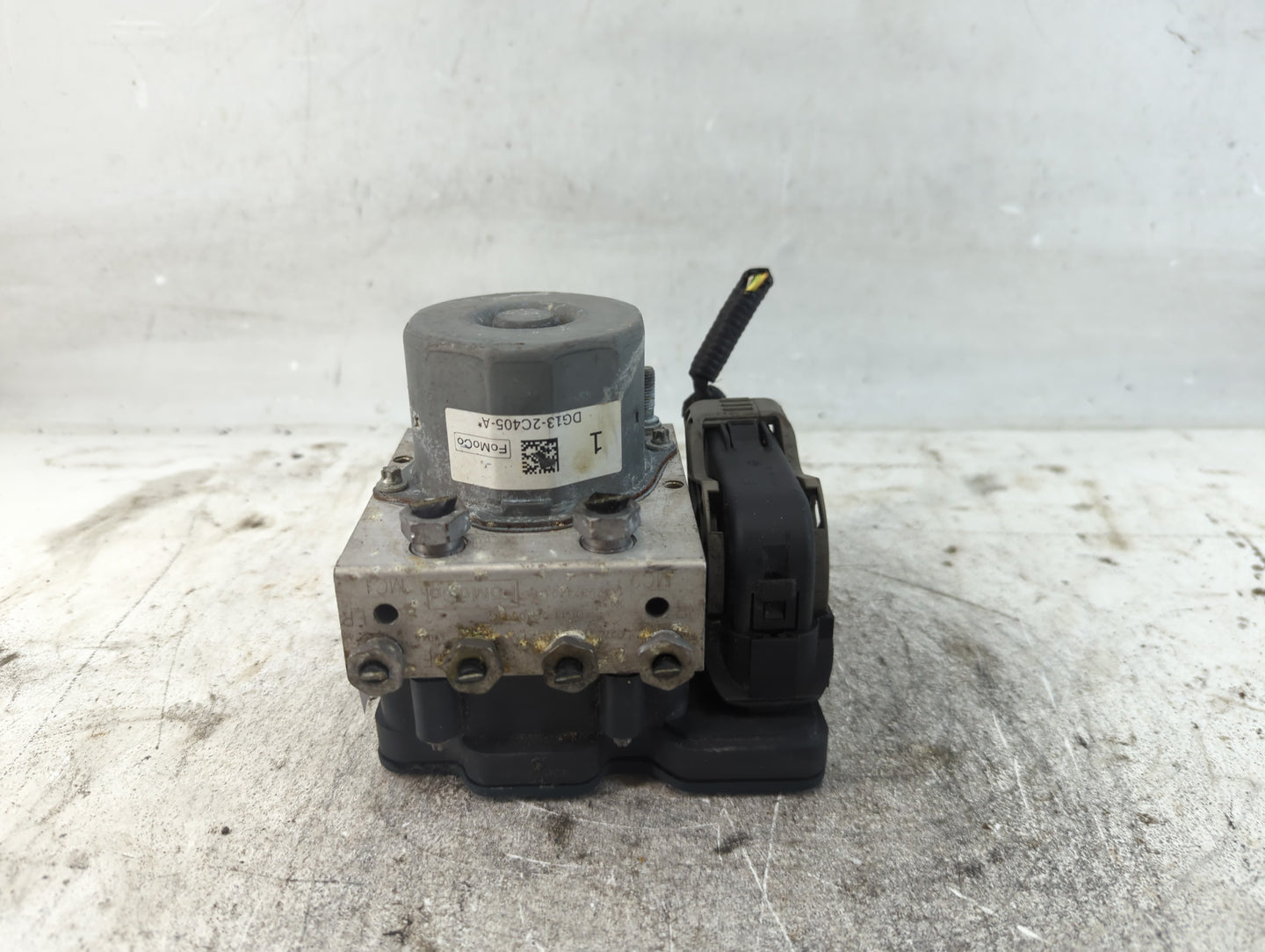 2013-2014 Ford Taurus ABS Pump Control Module Replacement P/N:DG13-2C405-FG Fits Fits 2013 2014 OEM Used Auto Parts - Oemuse