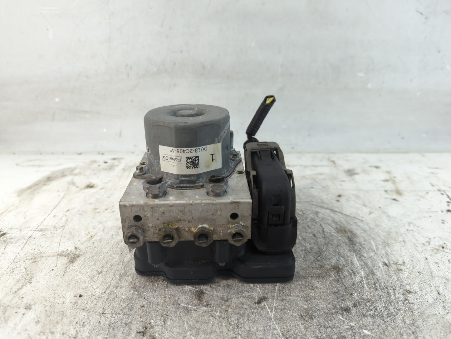 2013-2014 Ford Taurus ABS Pump Control Module Replacement P/N:DG13-2C405-FG Fits Fits 2013 2014 OEM Used Auto Parts - Oemuse