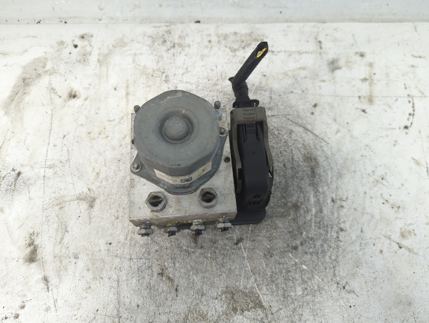 2013-2014 Ford Taurus ABS Pump Control Module Replacement P/N:DG13-2C405-FG Fits Fits 2013 2014 OEM Used Auto Parts - Oemuse