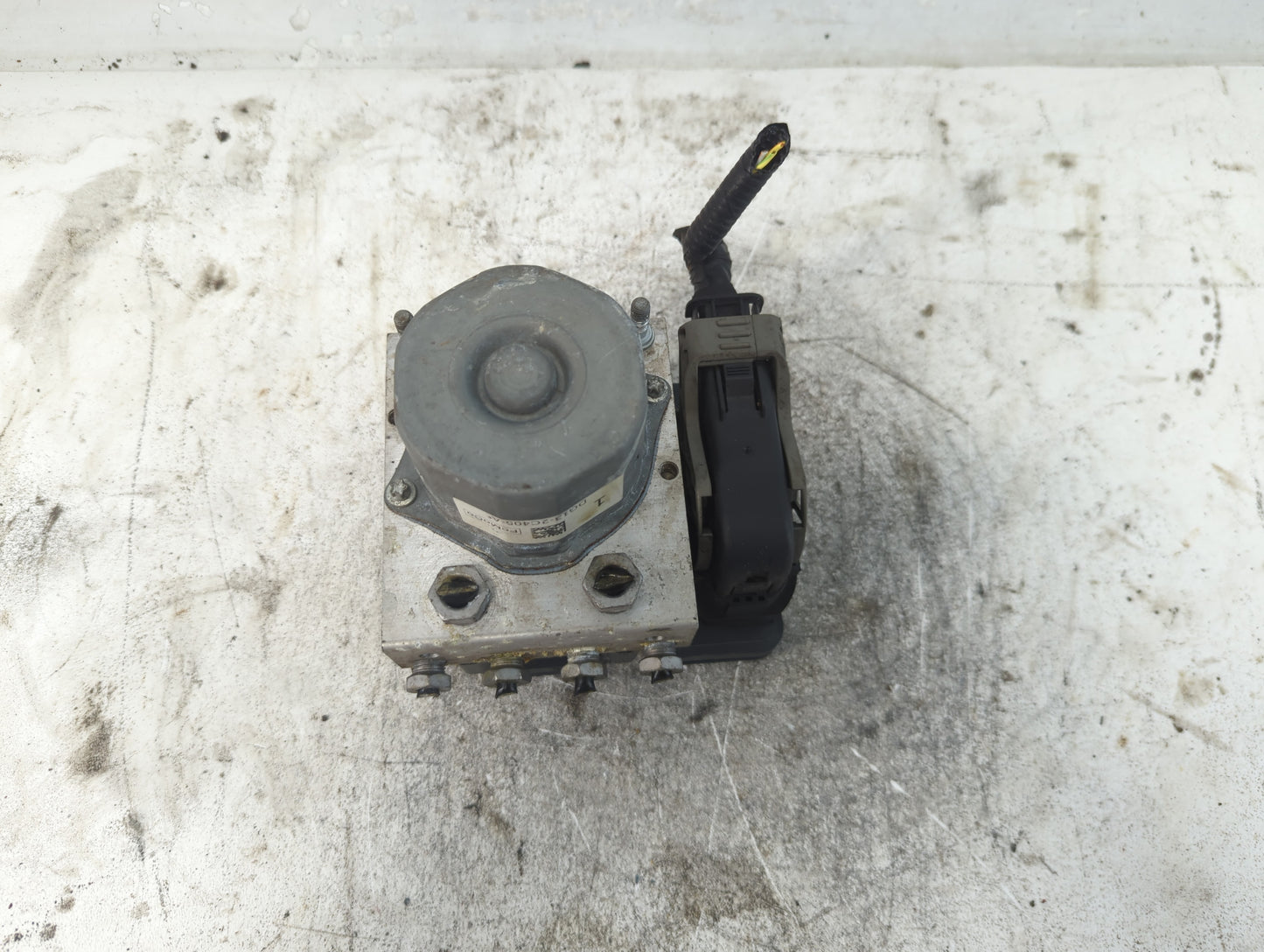 2013-2014 Ford Taurus ABS Pump Control Module Replacement P/N:DG13-2C405-FG Fits Fits 2013 2014 OEM Used Auto Parts - Oemuse