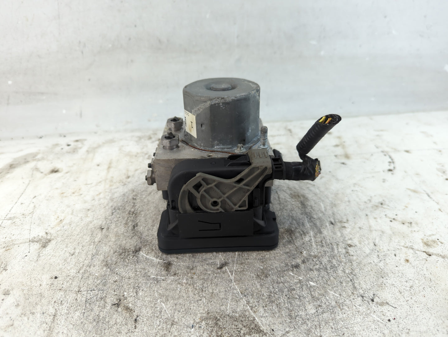 2013-2014 Ford Taurus ABS Pump Control Module Replacement P/N:DG13-2C405-FG Fits Fits 2013 2014 OEM Used Auto Parts - Oemuse