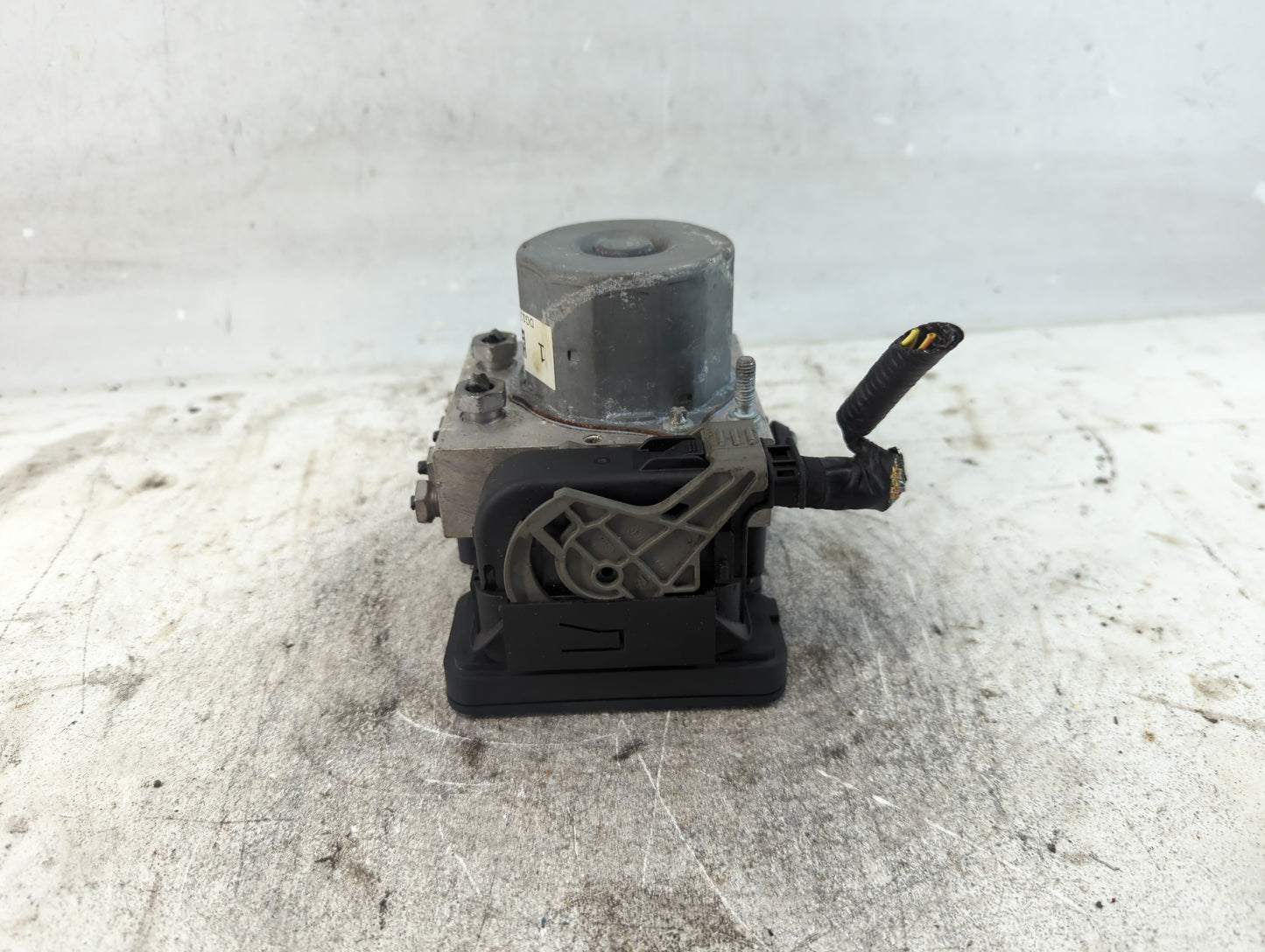 2013-2014 Ford Taurus ABS Pump Control Module Replacement P/N:DG13-2C405-FG Fits Fits 2013 2014 OEM Used Auto Parts - Oemuse
