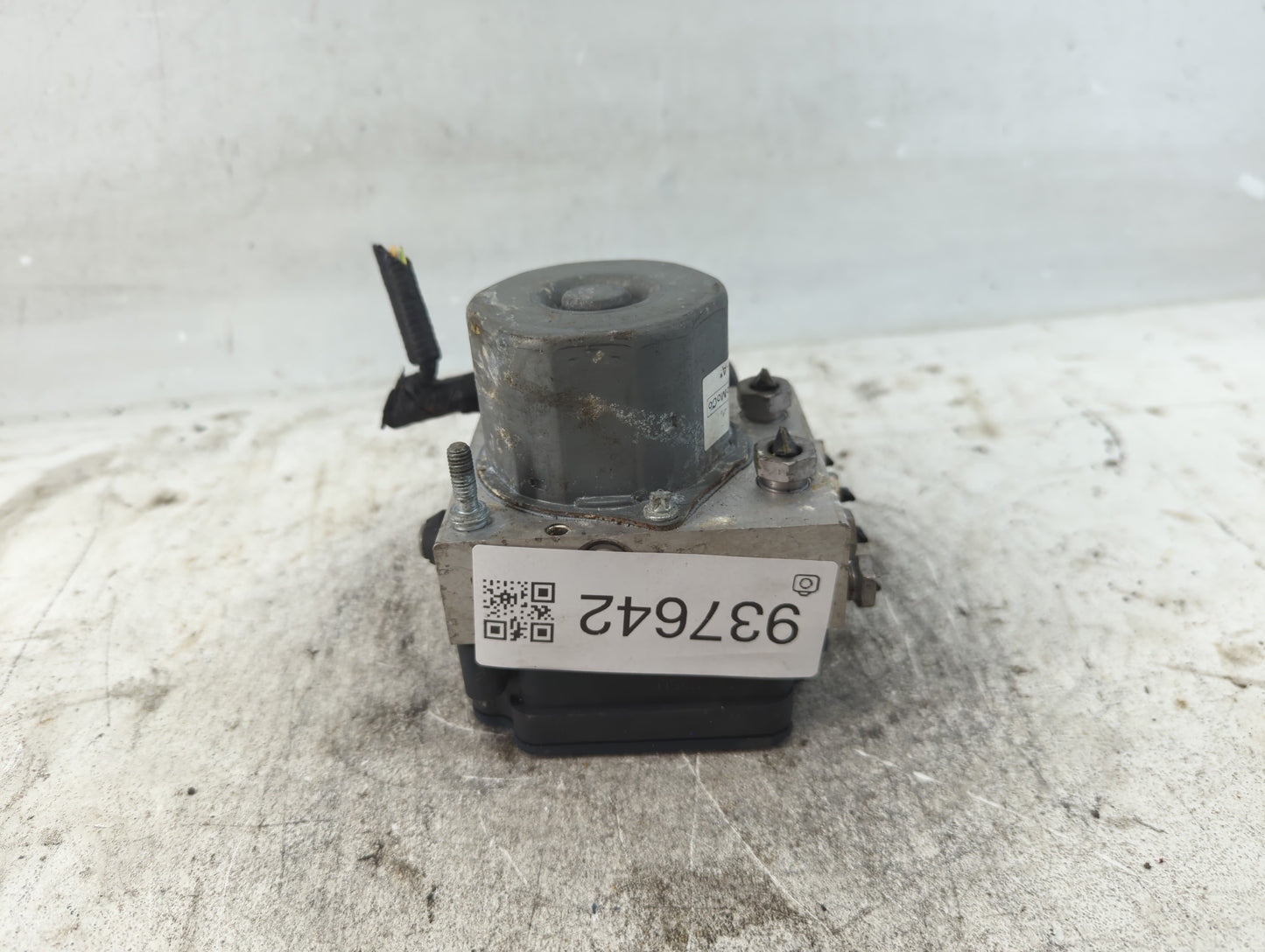 2013-2014 Ford Taurus ABS Pump Control Module Replacement P/N:DG13-2C405-FG Fits Fits 2013 2014 OEM Used Auto Parts - Oemuse