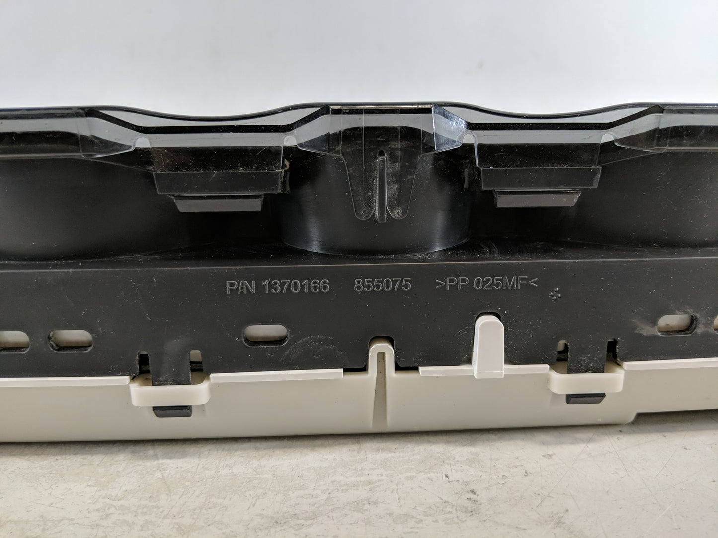2014-2016 Gmc Acadia Instrument Cluster Speedometer Gauges P/N:1370166 Fits Fits 2014 2015 2016 OEM Used Auto Parts - Oemuse