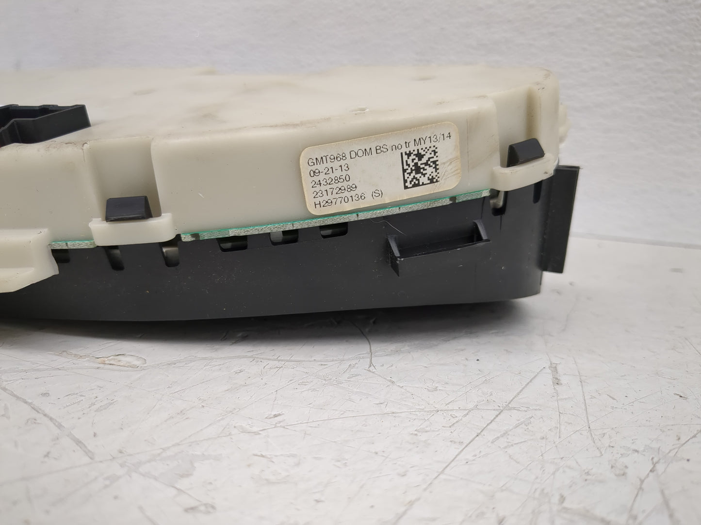 2014-2016 Gmc Acadia Instrument Cluster Speedometer Gauges P/N:1370166 Fits Fits 2014 2015 2016 OEM Used Auto Parts - Oemuse