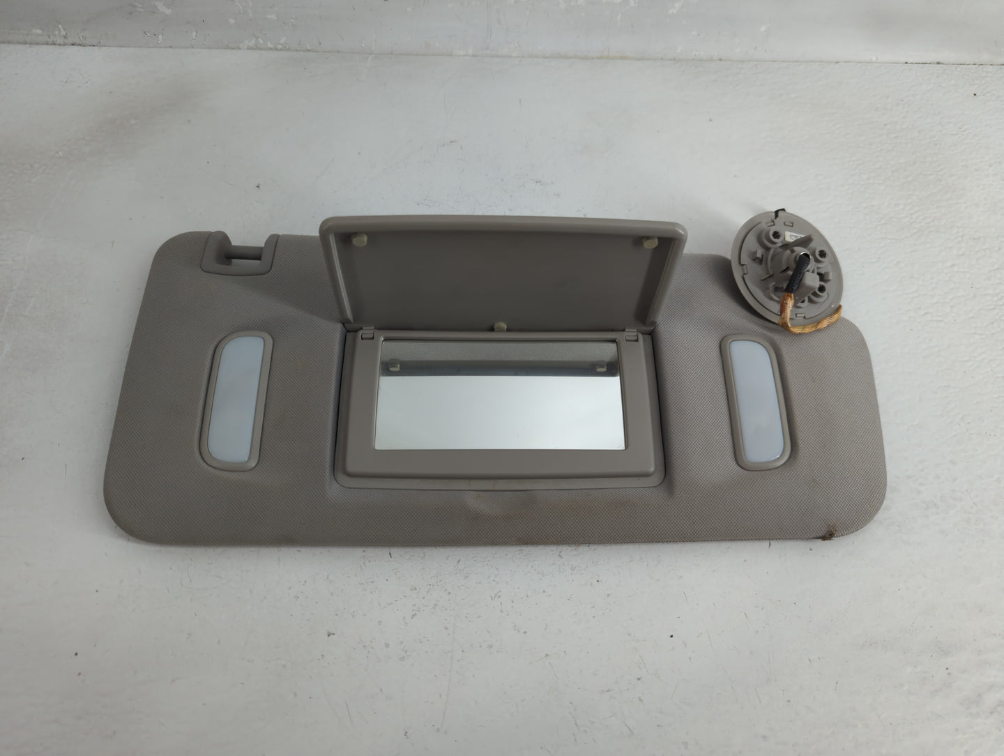 2007-2017 Gmc Acadia Sun Visor Shade Replacement Passenger Right Mirror Fits OEM Used Auto Parts - Oemusedautoparts1.com