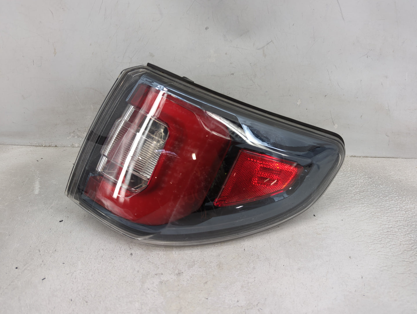 2013-2017 Gmc Acadia Tail Light Assembly Passenger Right OEM P/N:19433883 Fits Fits 2013 2014 2015 2016 2017 OEM Used Auto P