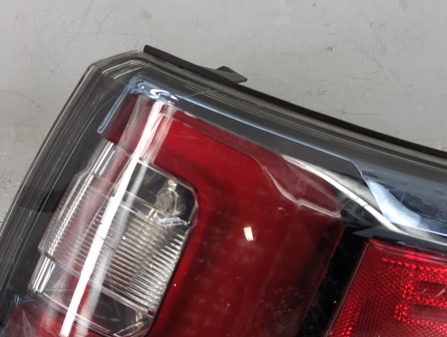 2013-2017 Gmc Acadia Tail Light Assembly Passenger Right OEM P/N:19433883 Fits Fits 2013 2014 2015 2016 2017 OEM Used Auto P