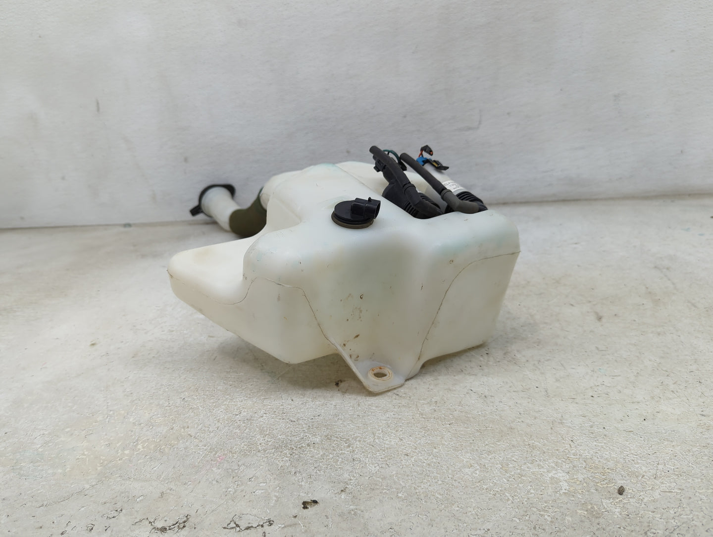 2010-2017 Gmc Acadia Windshield Washer Fluid Reservoir Bottle Oem 1474001 - Oemusedautoparts1.com