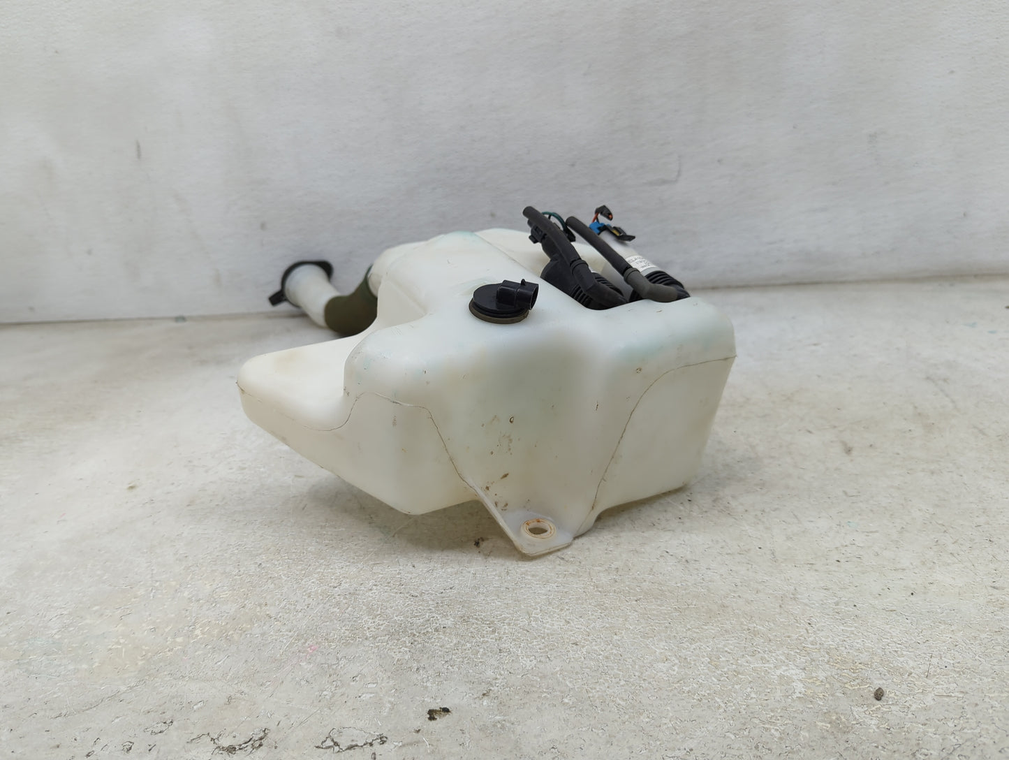 2010-2017 Gmc Acadia Windshield Washer Fluid Reservoir Bottle Oem 1474001 - Oemusedautoparts1.com