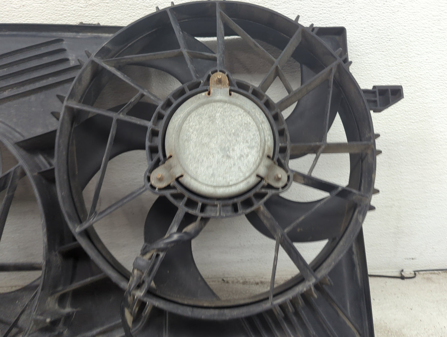 2007-2017 Gmc Acadia Electric Radiator Cooling Fan Motor Assembly P/N:3M0121207 3M0959455L Fits OEM Used Auto Parts - Oemuse