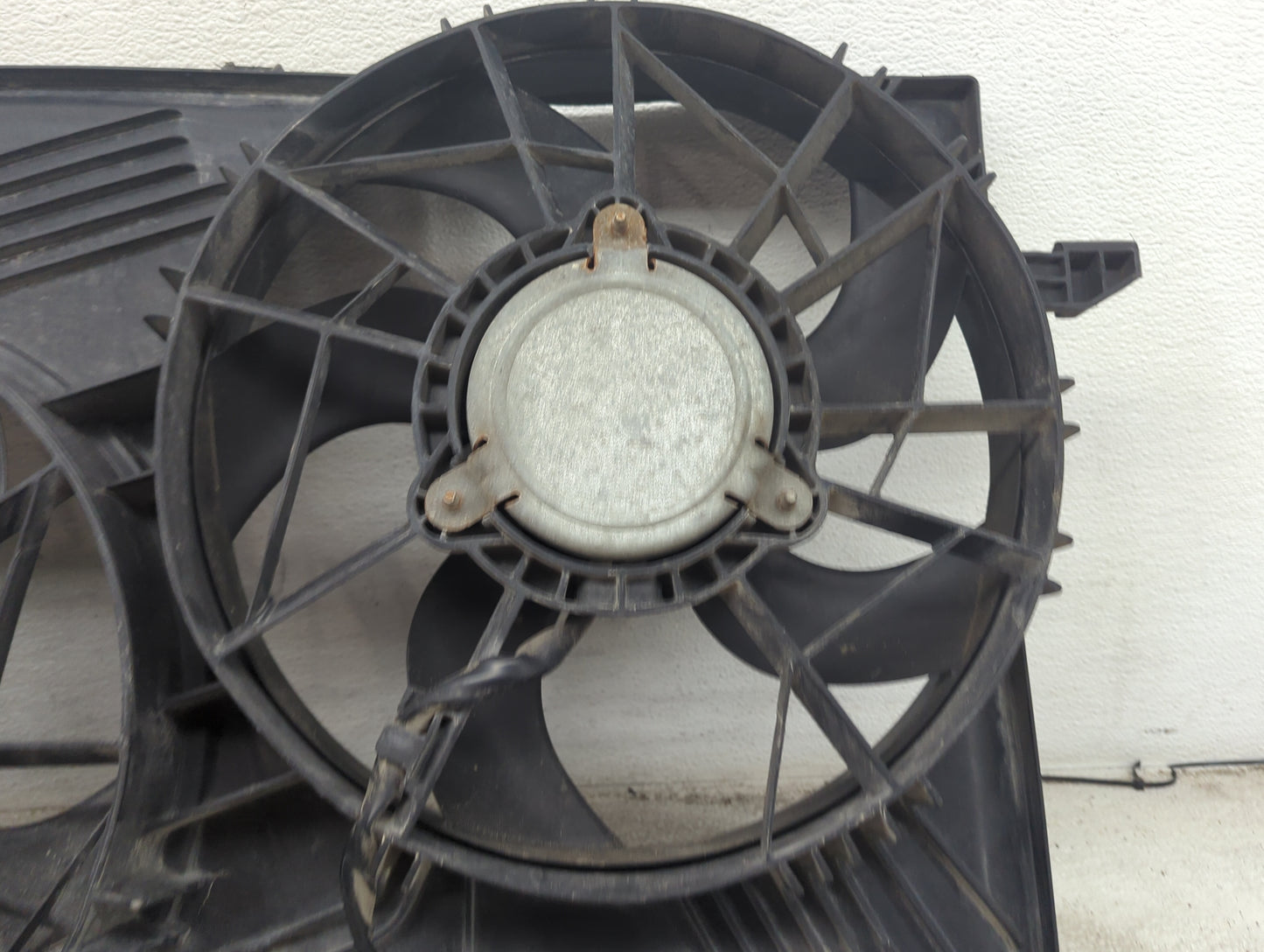 2007-2017 Gmc Acadia Electric Radiator Cooling Fan Motor Assembly P/N:3M0121207 3M0959455L Fits OEM Used Auto Parts - Oemuse