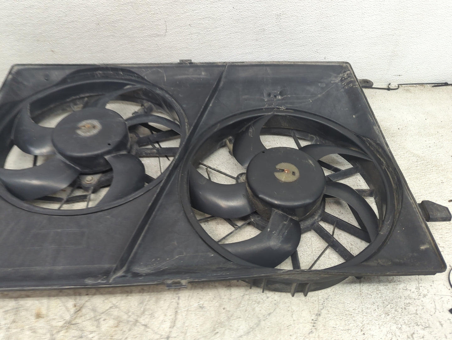 2007-2017 Gmc Acadia Electric Radiator Cooling Fan Motor Assembly P/N:3M0121207 3M0959455L Fits OEM Used Auto Parts - Oemuse