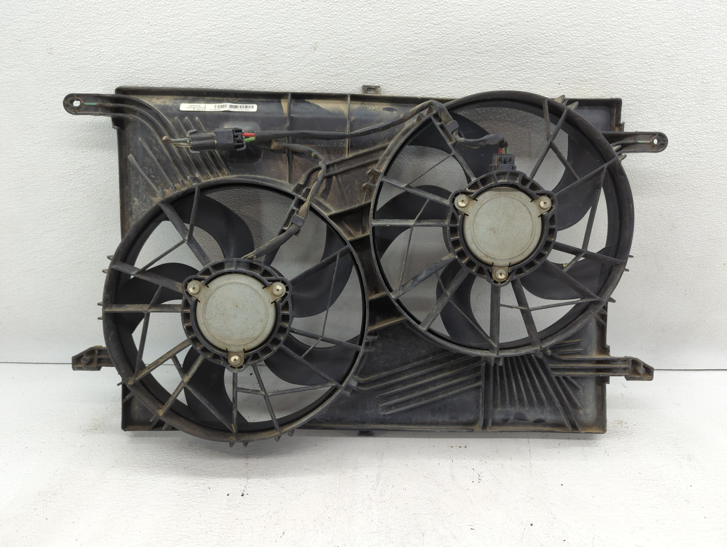2007-2017 Gmc Acadia Left Radiator Fan Motor Assembly Black - Oemusedautoparts1.com