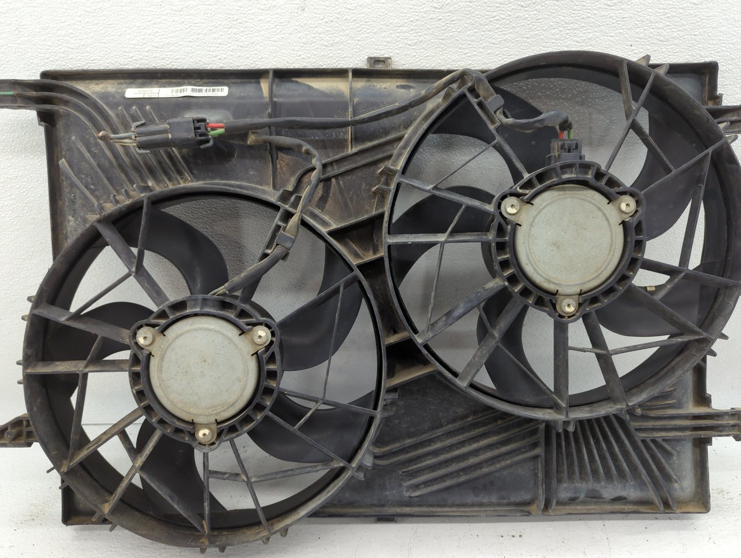 2007-2017 Gmc Acadia Left Radiator Fan Motor Assembly Black - Oemusedautoparts1.com