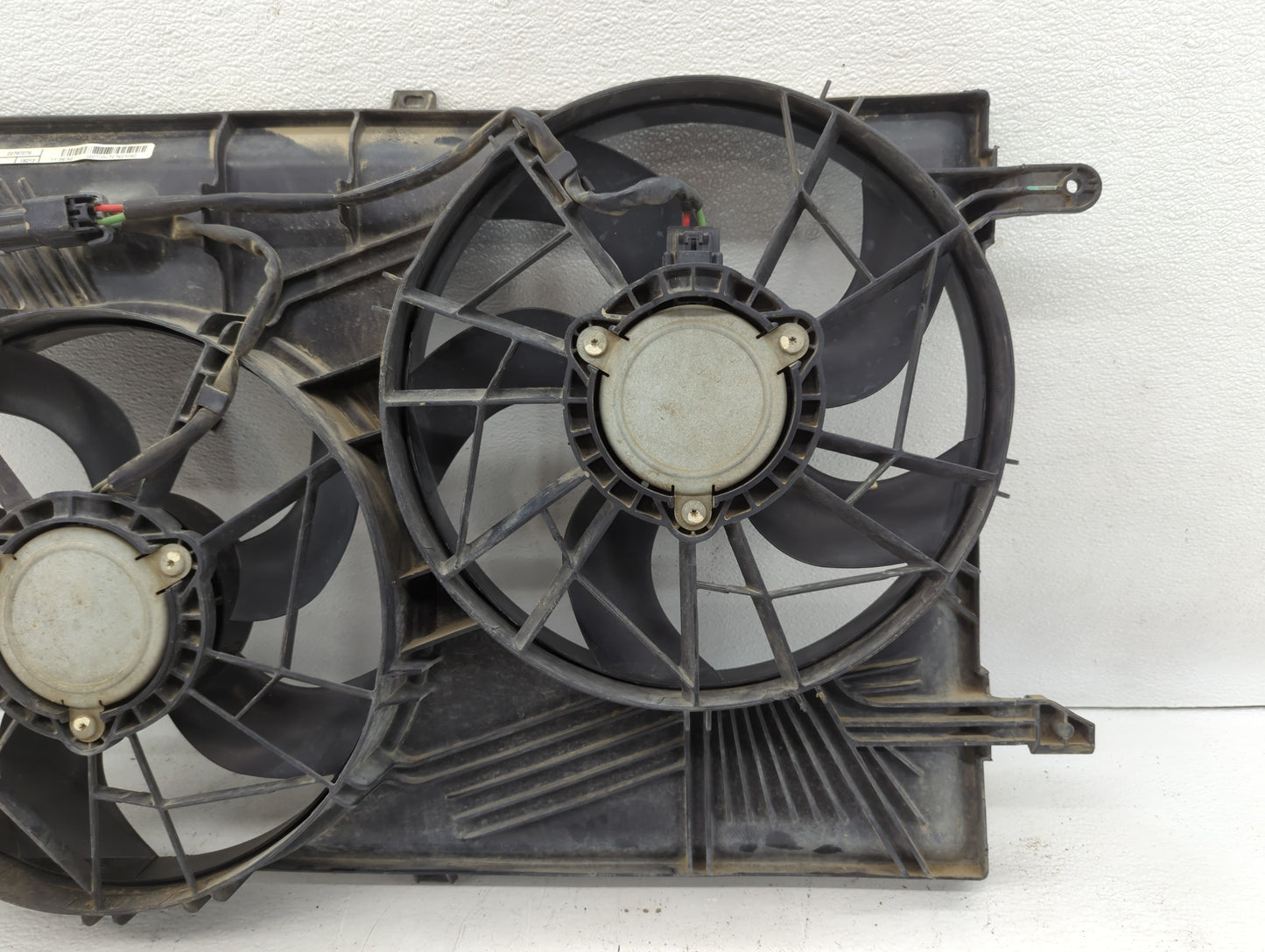 2007-2017 Gmc Acadia Left Radiator Fan Motor Assembly Black - Oemusedautoparts1.com