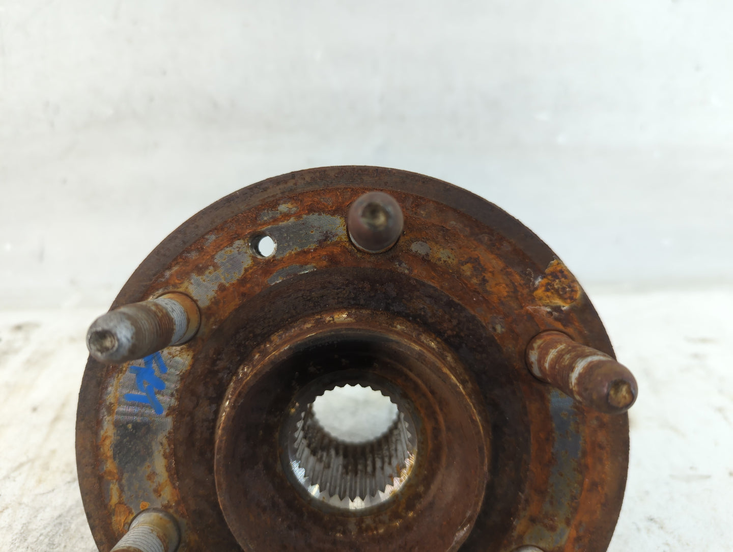 2007-2017 Gmc Acadia Driver Front Wheel Hub Oem 927726 - Oemusedautoparts1.com