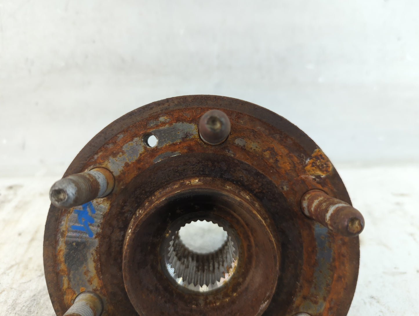 2007-2017 Gmc Acadia Driver Front Wheel Hub Oem 927726 - Oemusedautoparts1.com