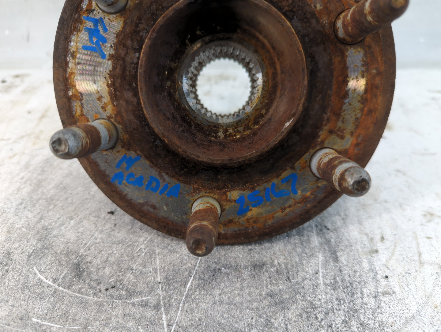 2007-2017 Gmc Acadia Driver Front Wheel Hub Oem 927726 - Oemusedautoparts1.com