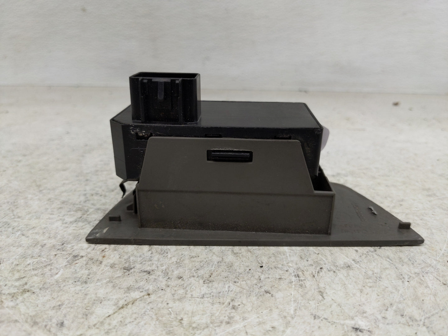 2008-2014 Gmc Savana 1500 Master Power Window Switch Replacement Driver Side Left P/N:25783333 Fits OEM Used Auto Parts - Oe