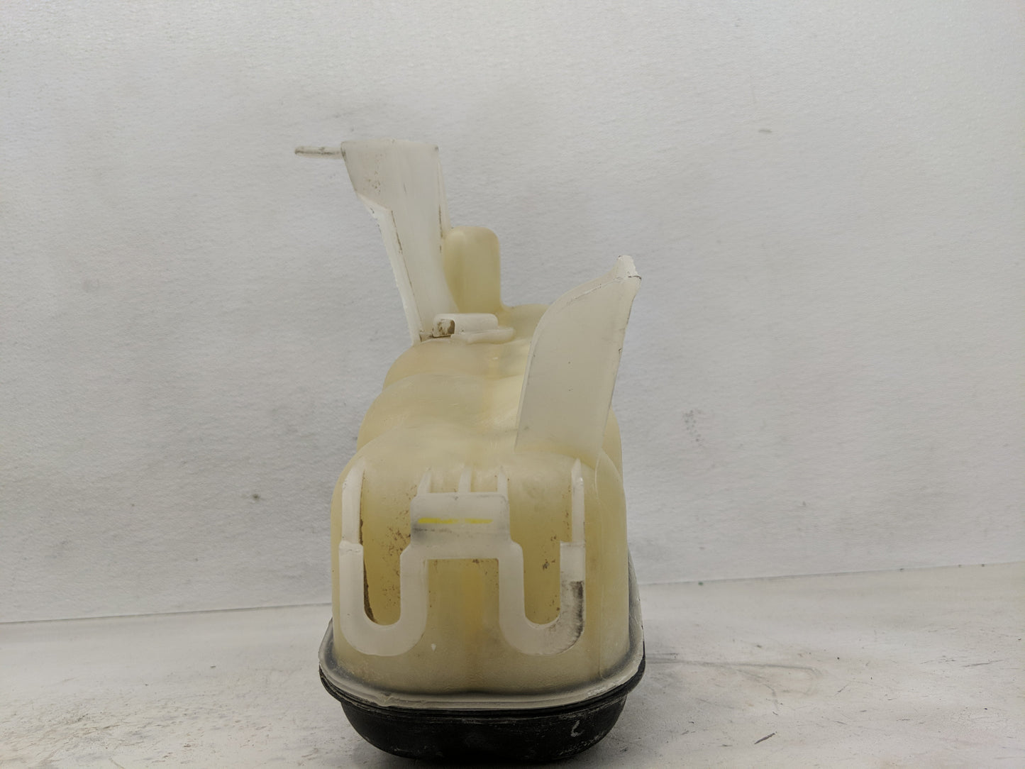 2014 Gmc Sierra 1500 Radiator Coolant Overflow Expansion Tank Bottle 1241258 - Oemusedautoparts1.com
