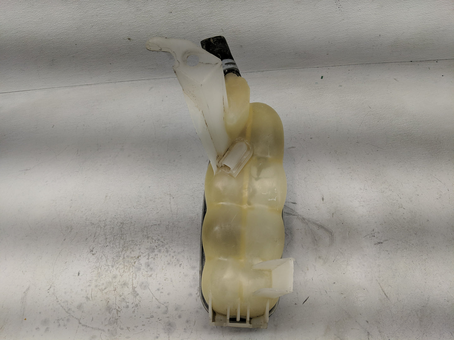 2014 Gmc Sierra 1500 Radiator Coolant Overflow Expansion Tank Bottle - Oemusedautoparts1.com